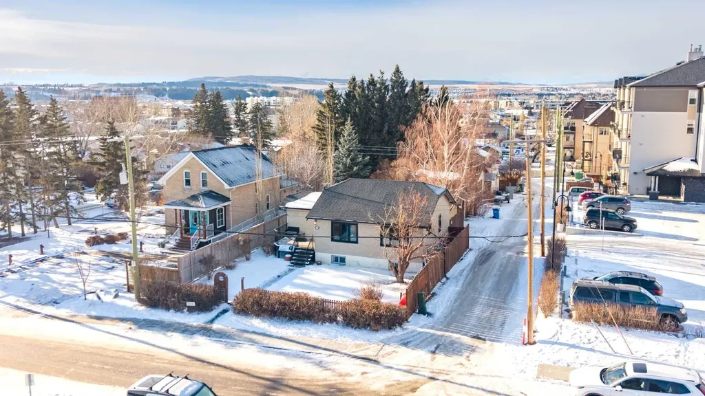 313 Ross Avenue Cochrane AB T4C 1C9