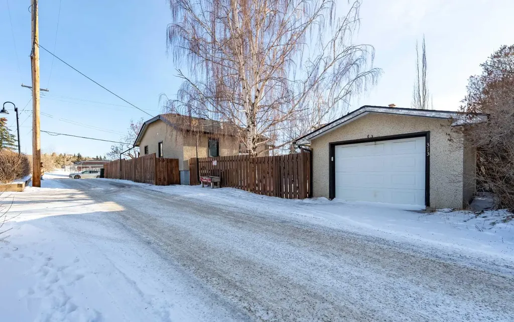 313 Ross Avenue Cochrane AB T4C 1C9