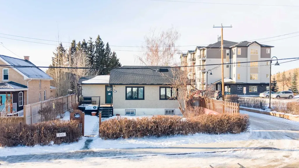 313 Ross Avenue Cochrane AB T4C 1C9
