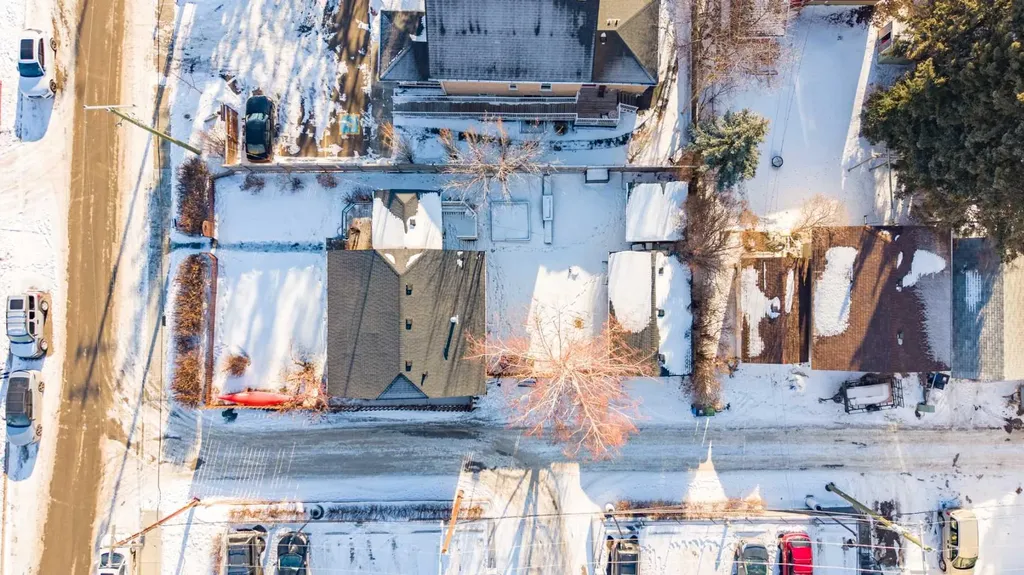 313 Ross Avenue Cochrane AB T4C 1C9