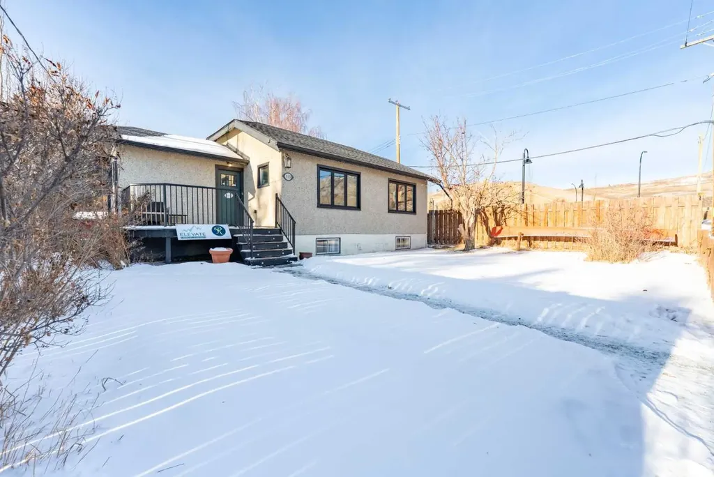 313 Ross Avenue Cochrane AB T4C 1C9