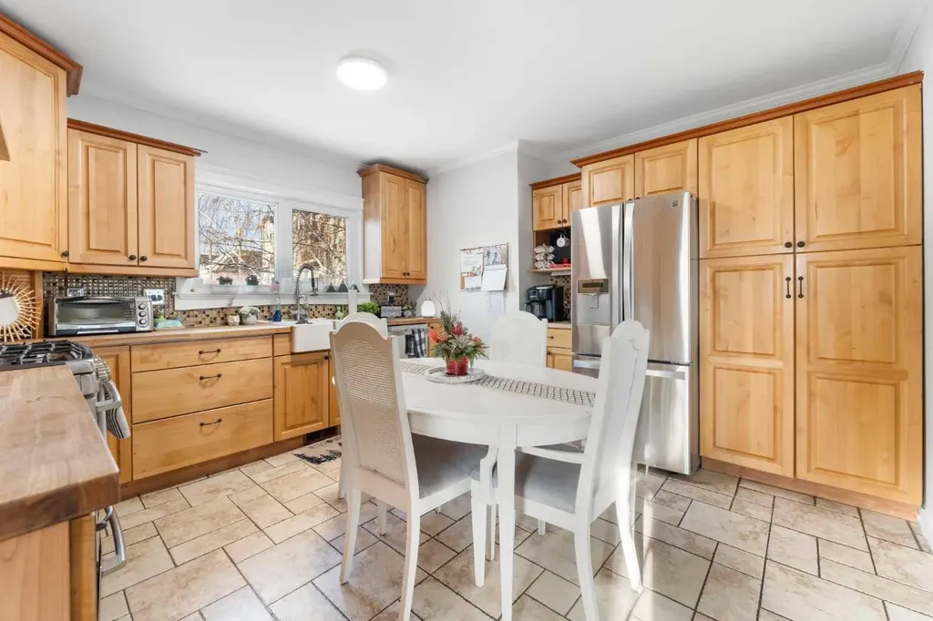 313 Ross Avenue Cochrane AB T4C 1C9