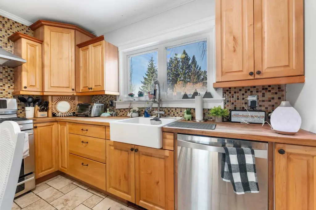 313 Ross Avenue Cochrane AB T4C 1C9