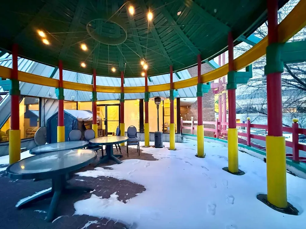 328 Centre Street SE Calgary AB T2G 2B8