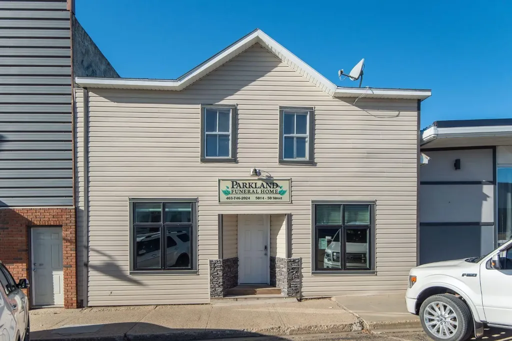 5014 50 Street Eckville AB T0M 0X0