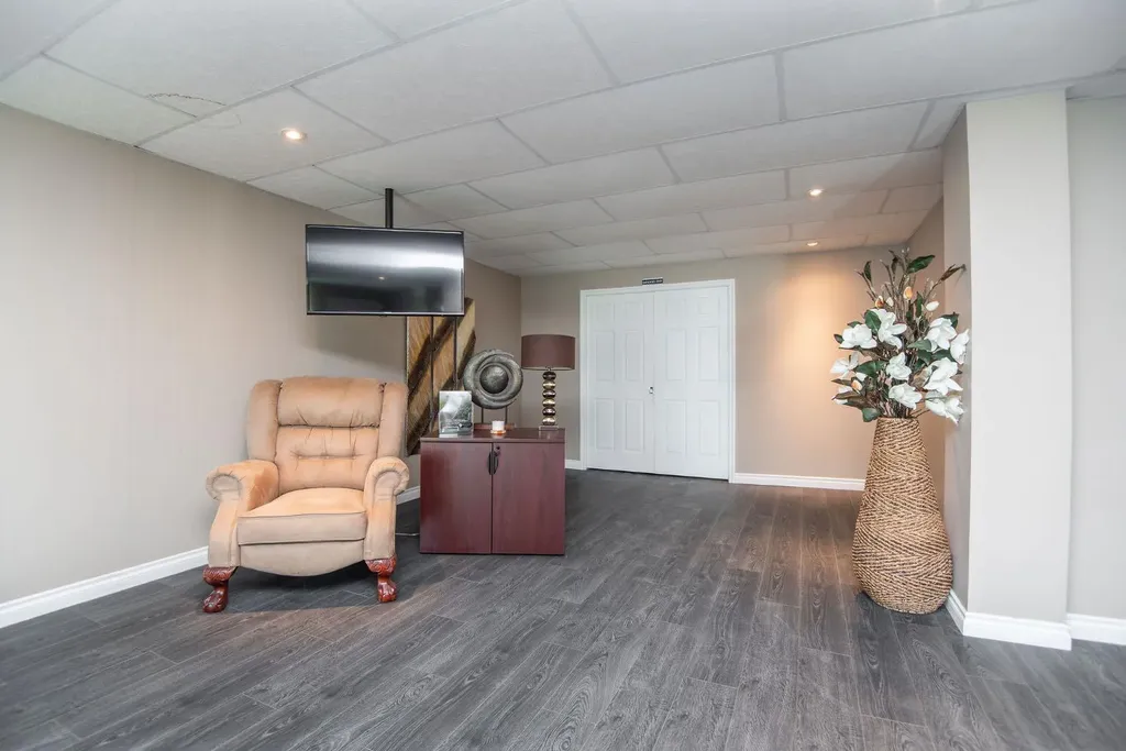5014 50 Street Eckville AB T0M 0X0