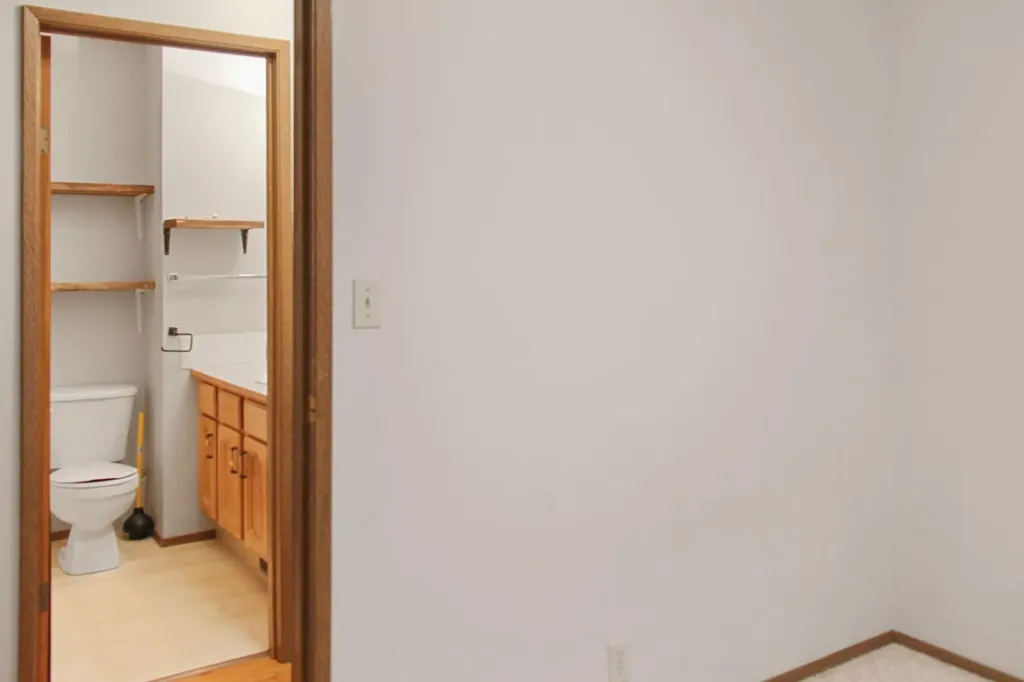 572 West Crescent Forestburg AB T0B 1N0