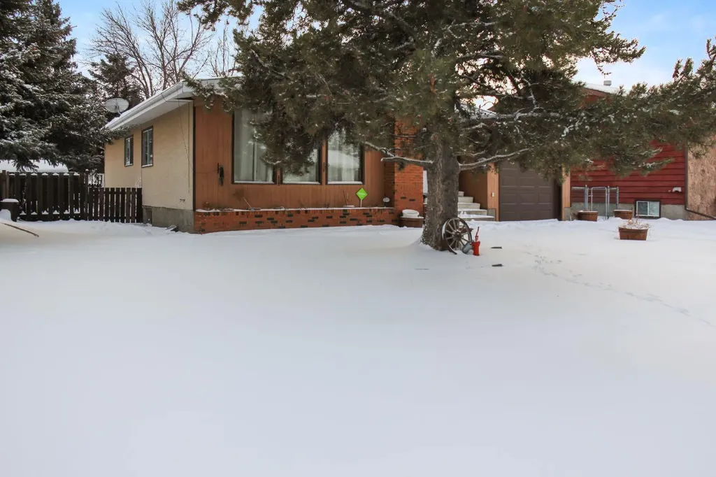 572 West Crescent Forestburg AB T0B 1N0