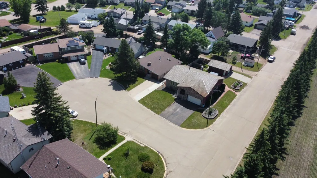 572 West Crescent Forestburg AB T0B 1N0