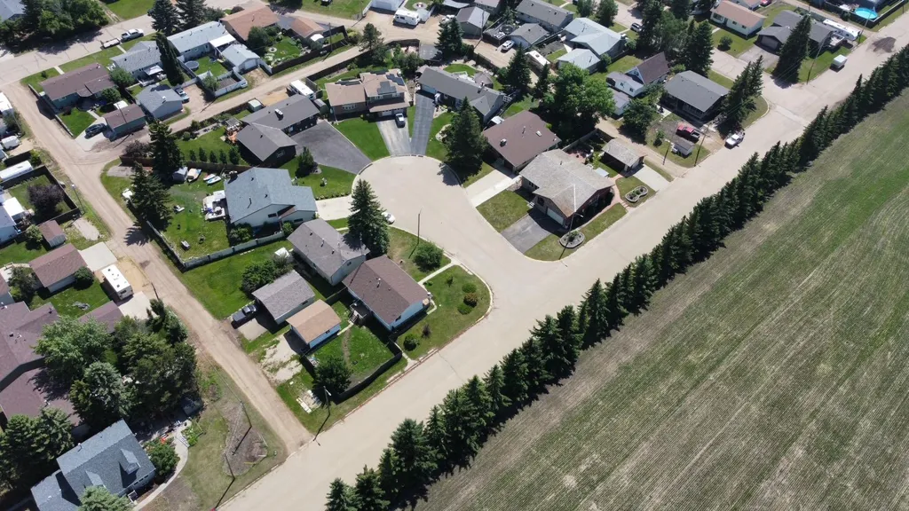 572 West Crescent Forestburg AB T0B 1N0