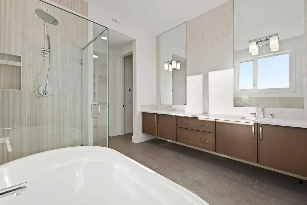 140 Marina Cove SE Calgary AB T3M 3P4