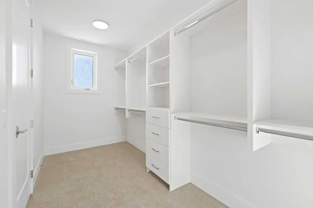 140 Marina Cove SE Calgary AB T3M 3P4