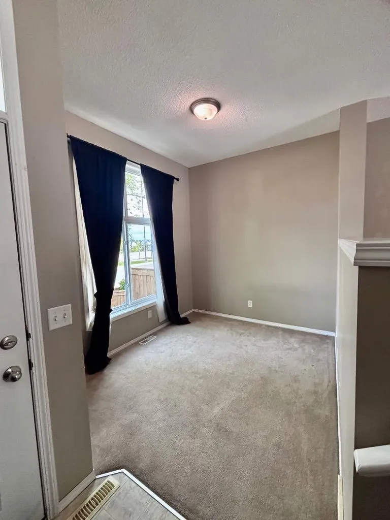 205 Mckenzie Towne Gate SE Calgary AB T2Z 4G2