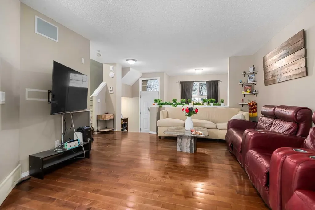 205 Mckenzie Towne Gate SE Calgary AB T2Z 4G2