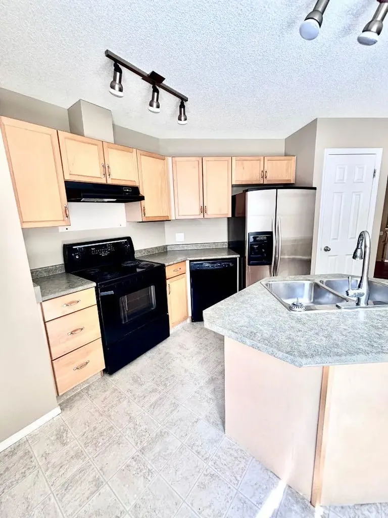 205 Mckenzie Towne Gate SE Calgary AB T2Z 4G2
