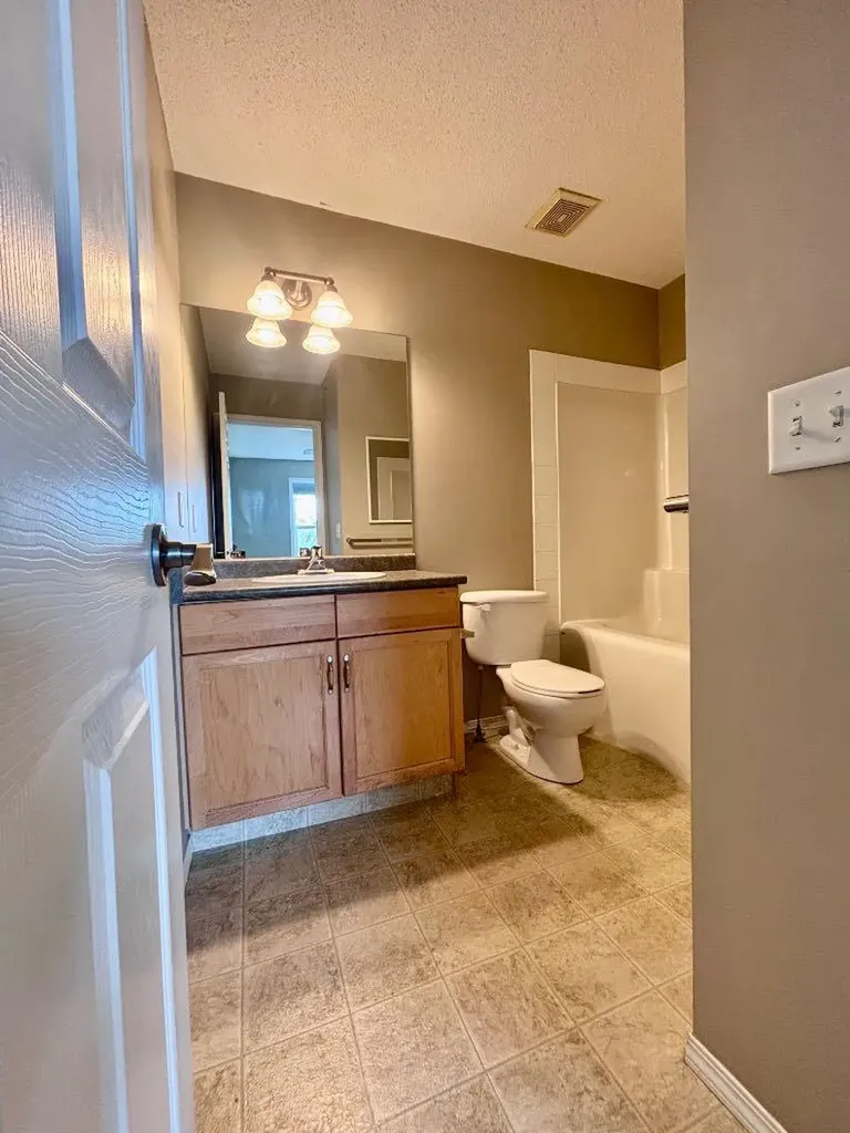 205 Mckenzie Towne Gate SE Calgary AB T2Z 4G2