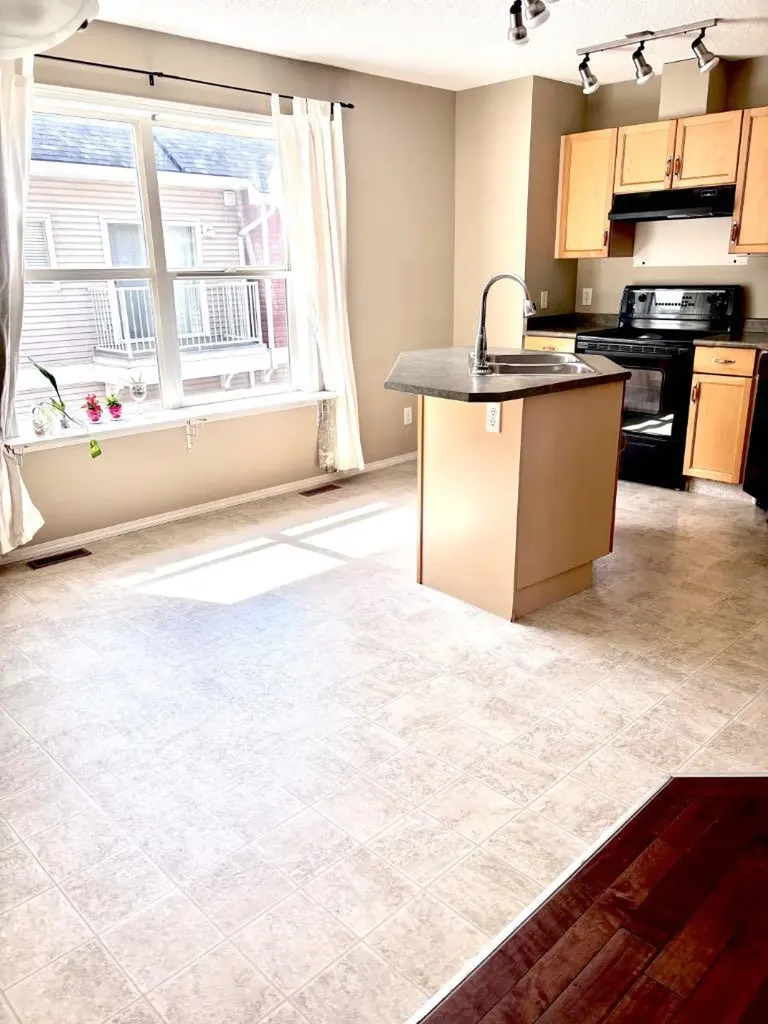 205 Mckenzie Towne Gate SE Calgary AB T2Z 4G2