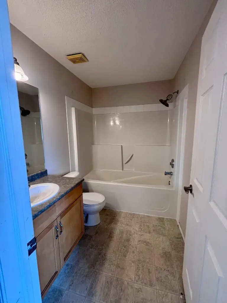 205 Mckenzie Towne Gate SE Calgary AB T2Z 4G2