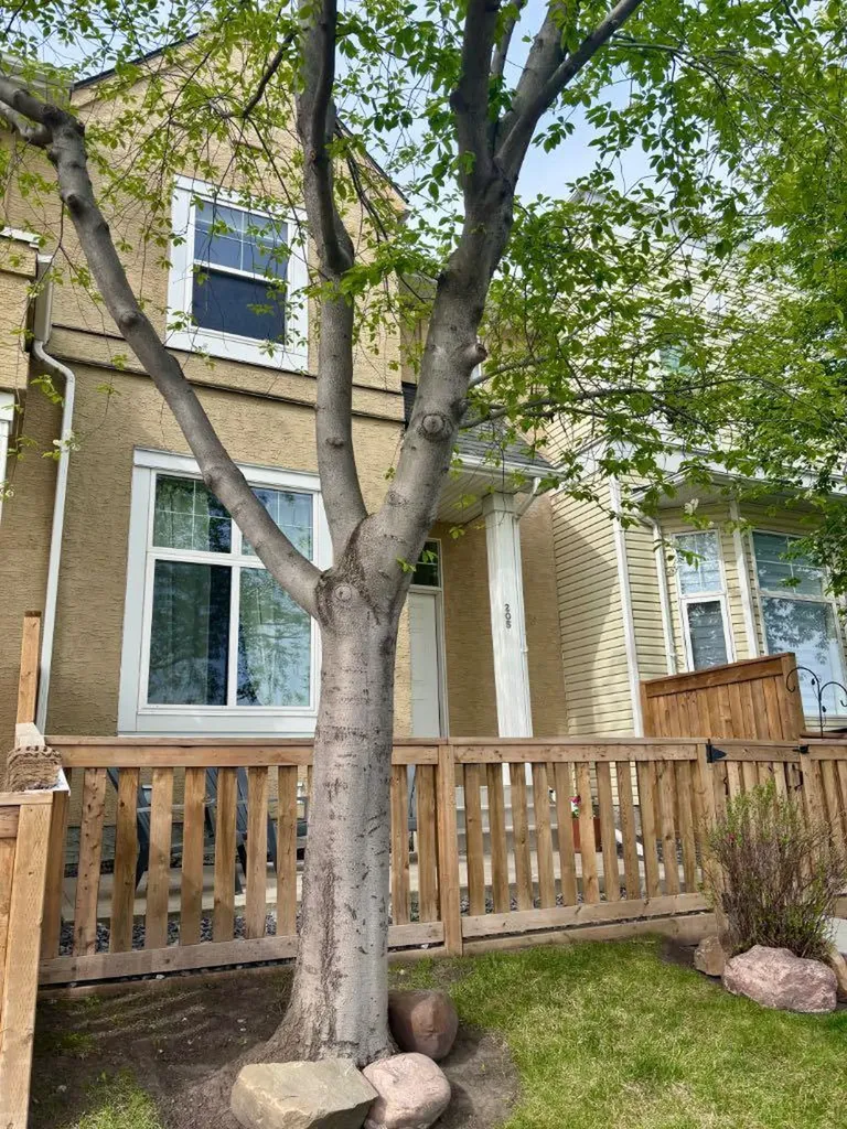 205 Mckenzie Towne Gate SE Calgary AB T2Z 4G2