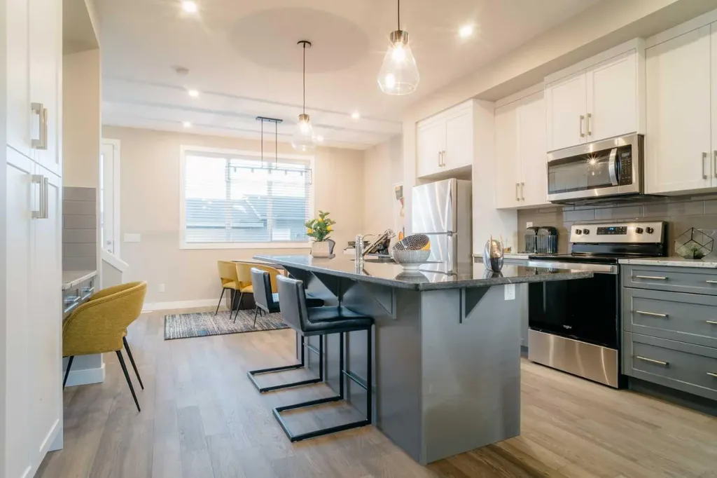 237 Cobblestone Gate SW Airdrie AB T4B 0R7