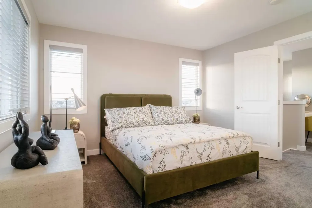 237 Cobblestone Gate SW Airdrie AB T4B 0R7