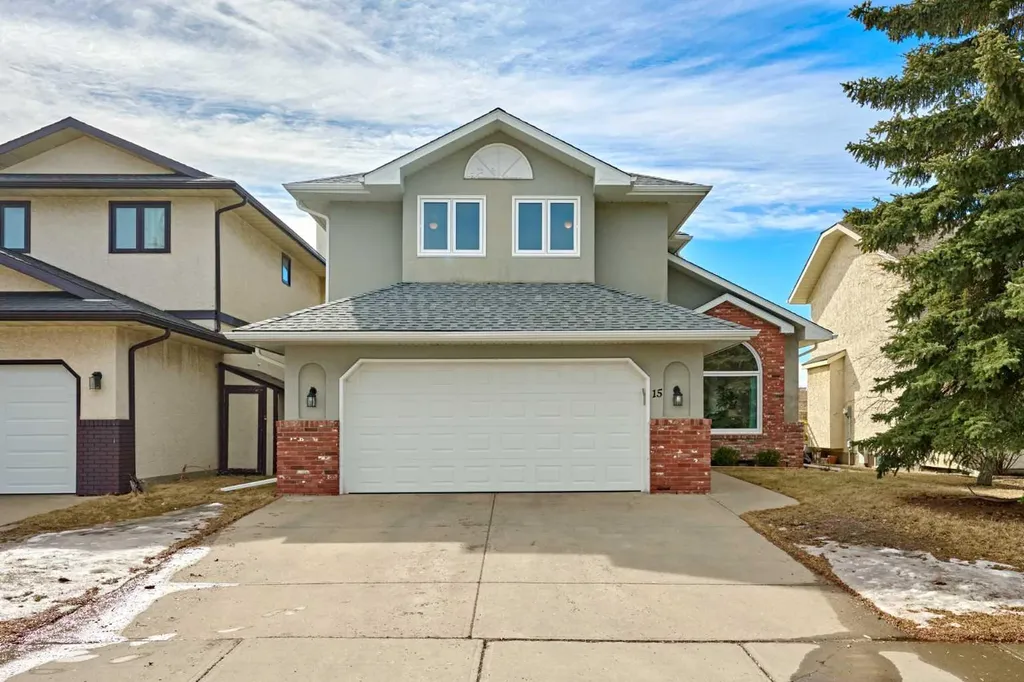 15 Hawkbury Close NW Calgary AB T3G 3N2