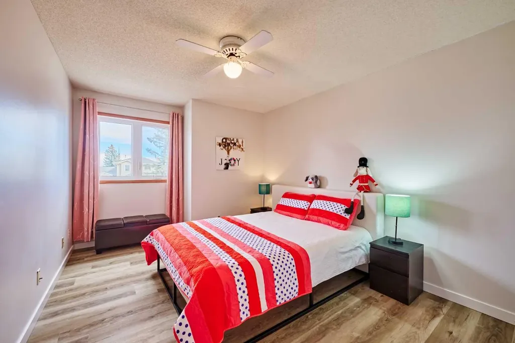 15 Hawkbury Close NW Calgary AB T3G 3N2