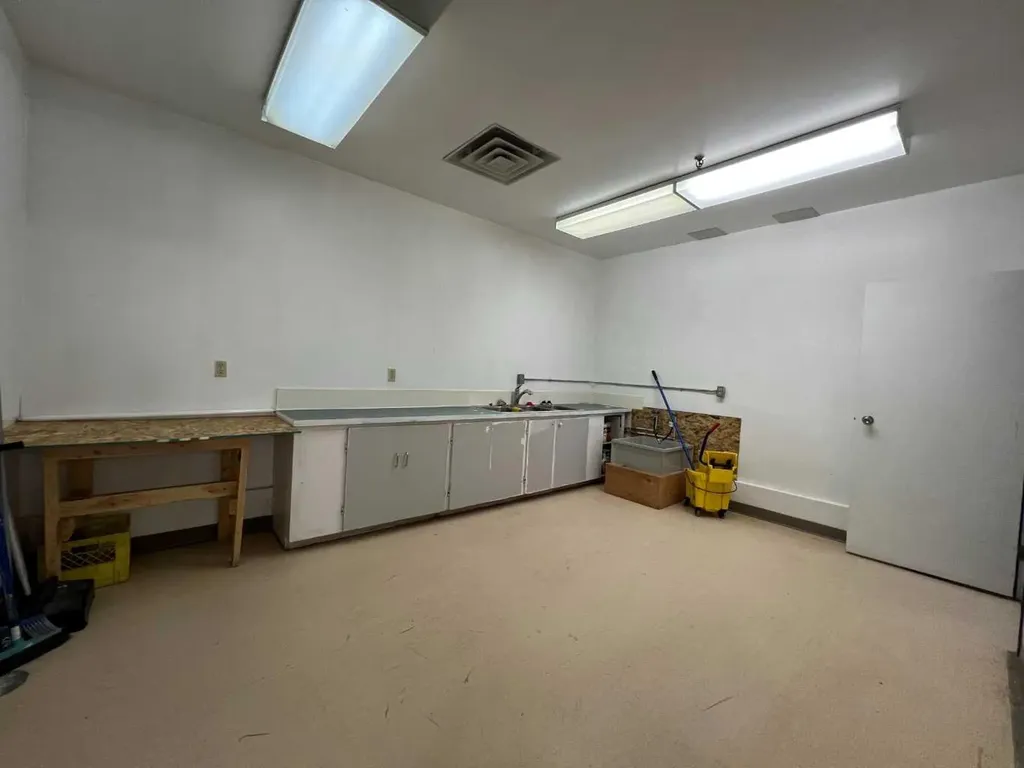 5023 3rd Avenue Edson AB T7E 1X7
