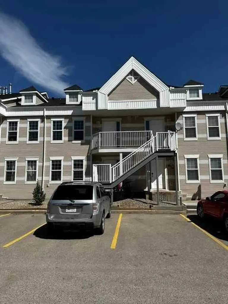 103 Strathaven Drive Strathmore AB T1P 1W3