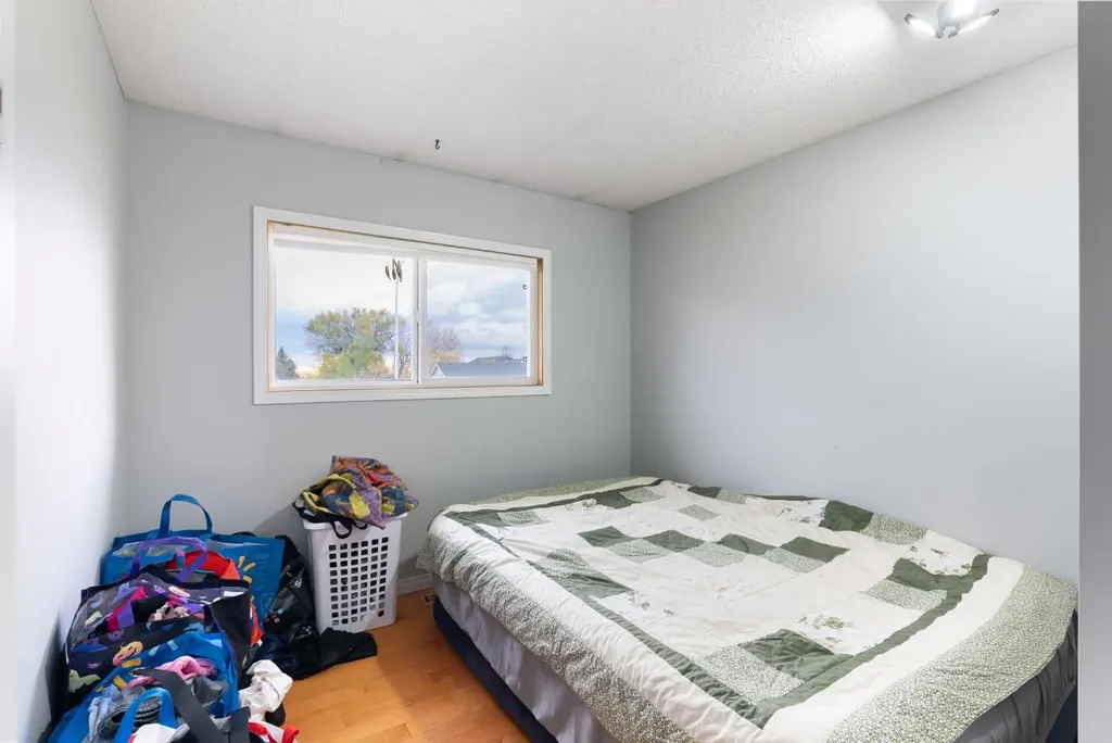 136 Beaumont Crescent Fort Mcmurray AB T9H 2V1