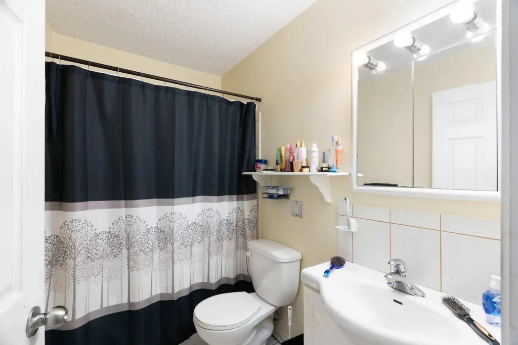 136 Beaumont Crescent Fort Mcmurray AB T9H 2V1