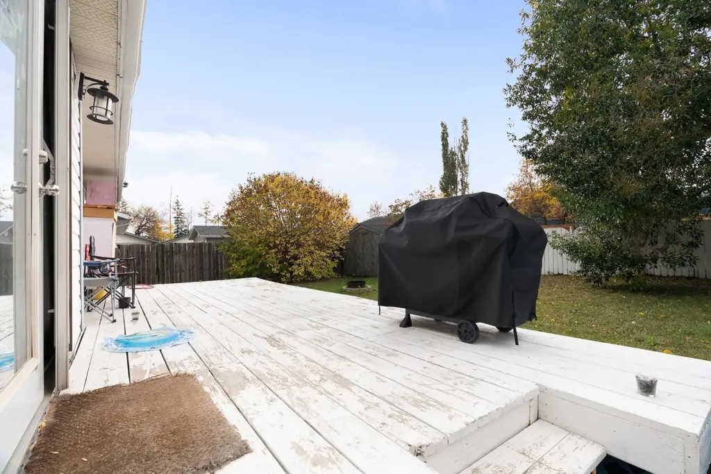 136 Beaumont Crescent Fort Mcmurray AB T9H 2V1