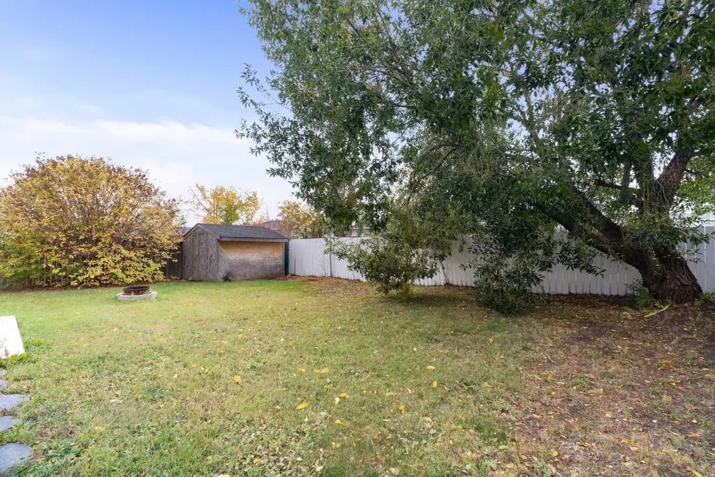 136 Beaumont Crescent Fort Mcmurray AB T9H 2V1