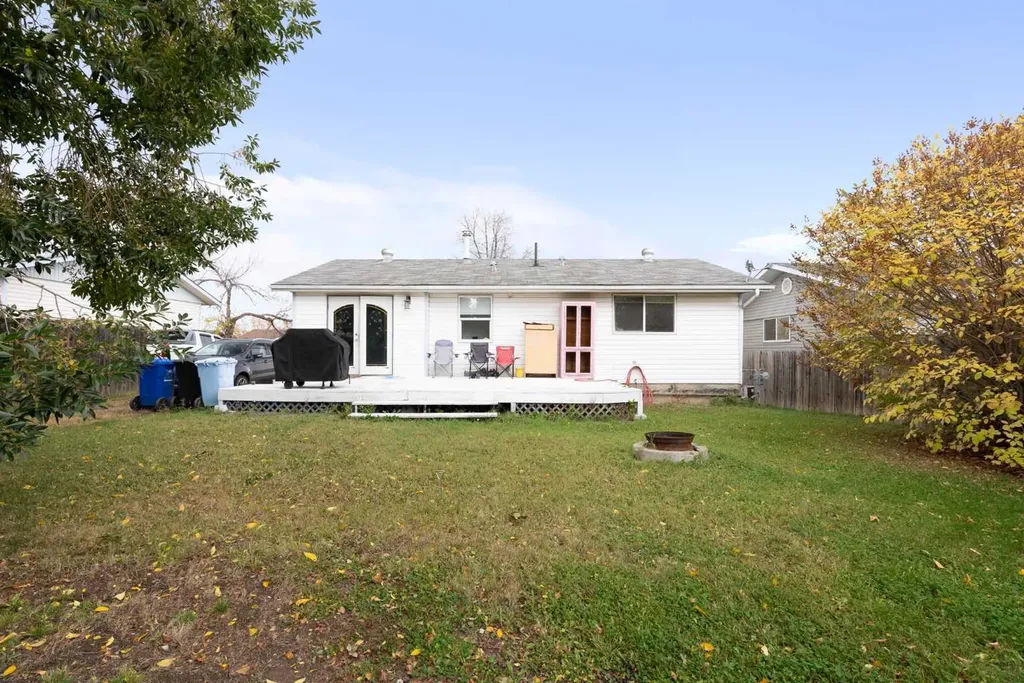 136 Beaumont Crescent Fort Mcmurray AB T9H 2V1