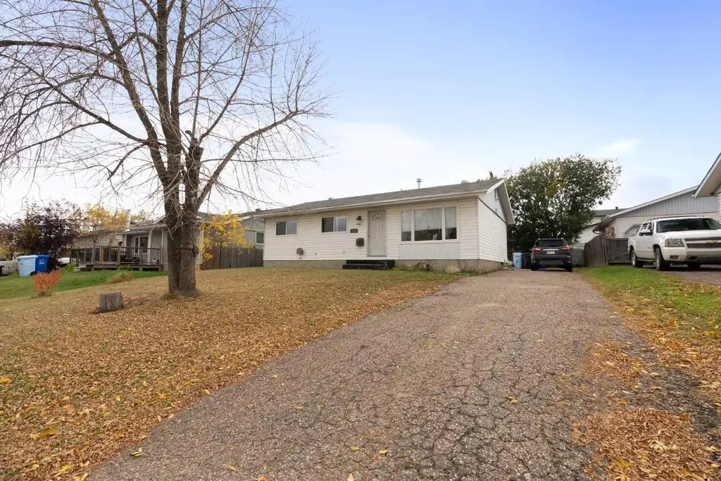 136 Beaumont Crescent Fort Mcmurray AB T9H 2V1