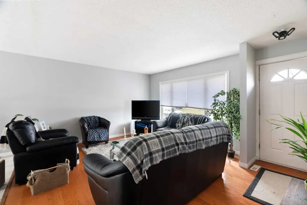 136 Beaumont Crescent Fort Mcmurray AB T9H 2V1