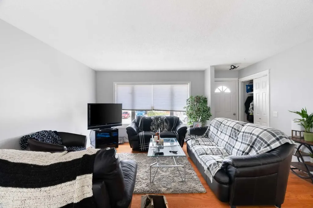 136 Beaumont Crescent Fort Mcmurray AB T9H 2V1