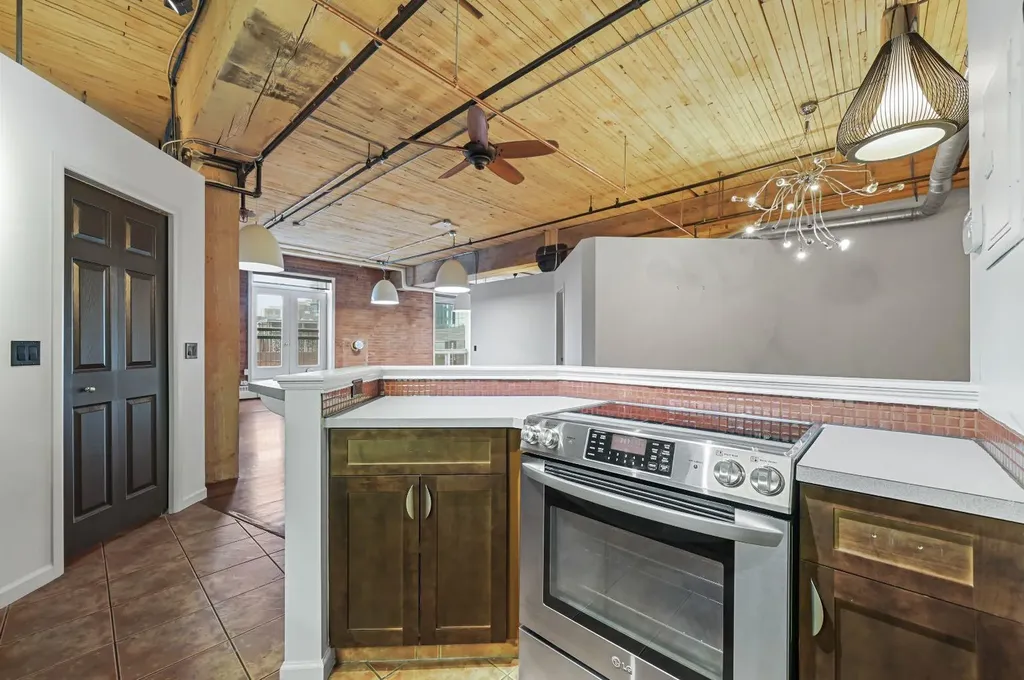 535 10 Avenue SW Calgary AB T2R0A8