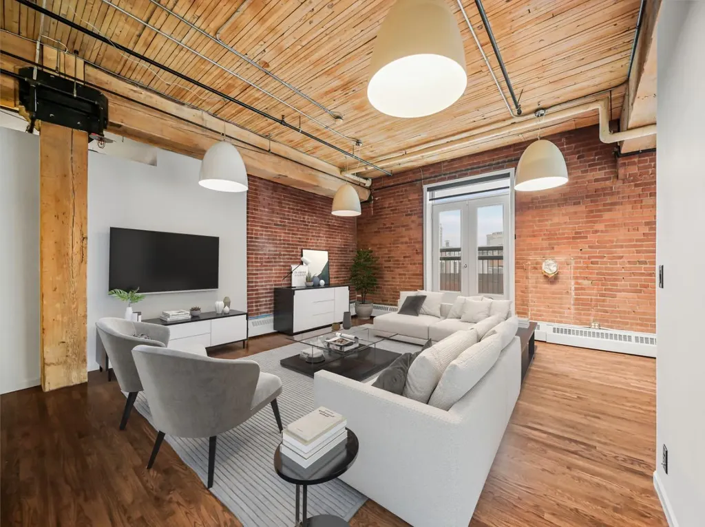 535 10 Avenue SW Calgary AB T2R0A8