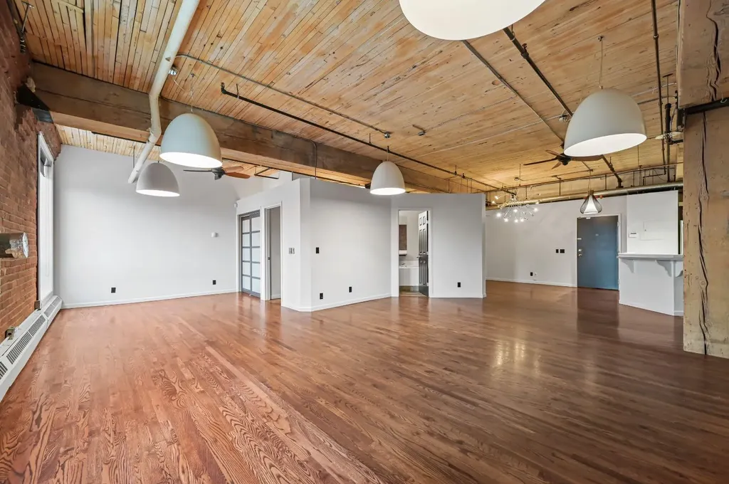 535 10 Avenue SW Calgary AB T2R0A8