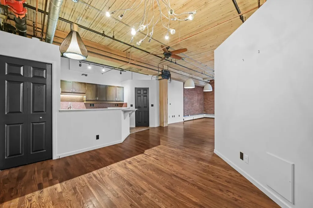 535 10 Avenue SW Calgary AB T2R0A8