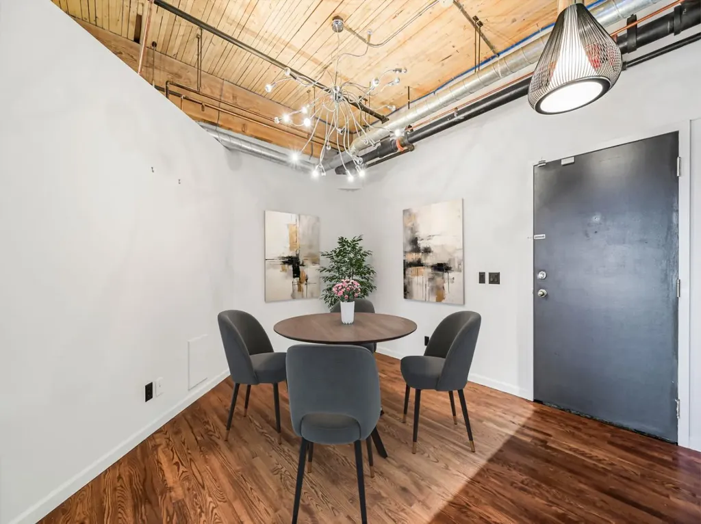 535 10 Avenue SW Calgary AB T2R0A8