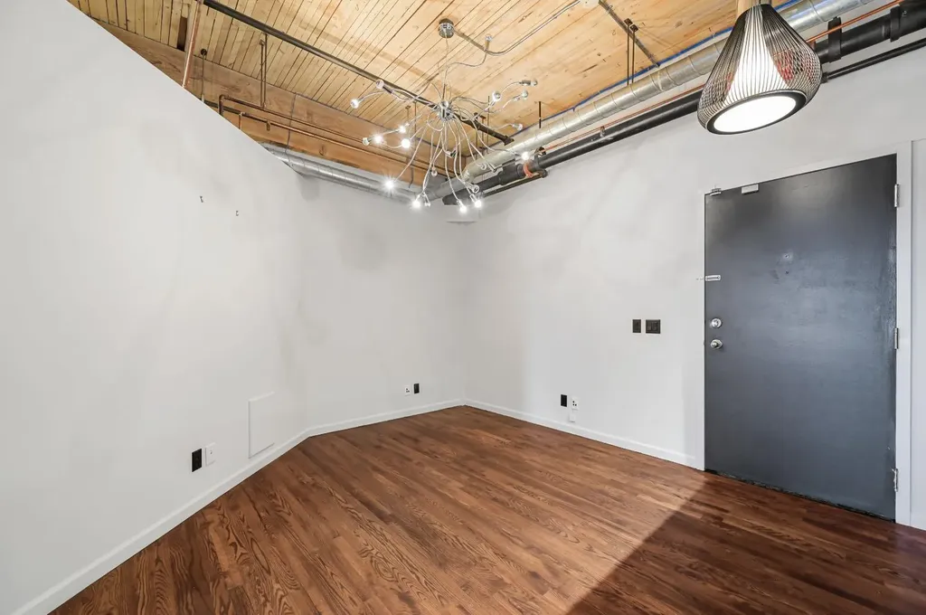 535 10 Avenue SW Calgary AB T2R0A8