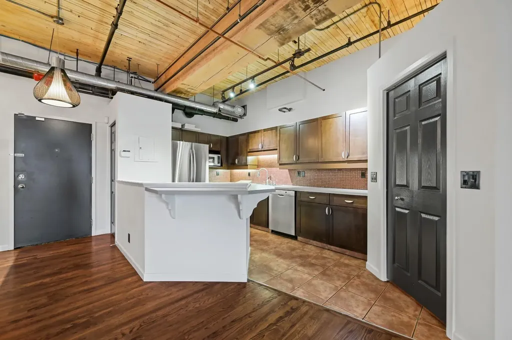 535 10 Avenue SW Calgary AB T2R0A8