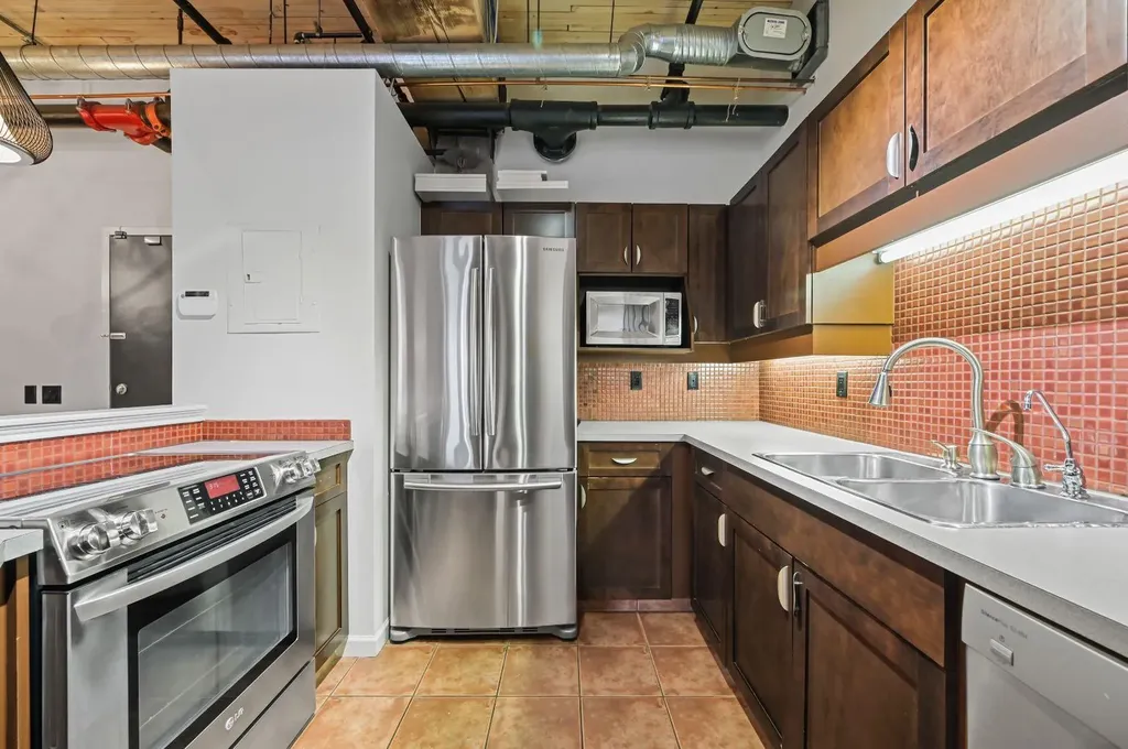 535 10 Avenue SW Calgary AB T2R0A8