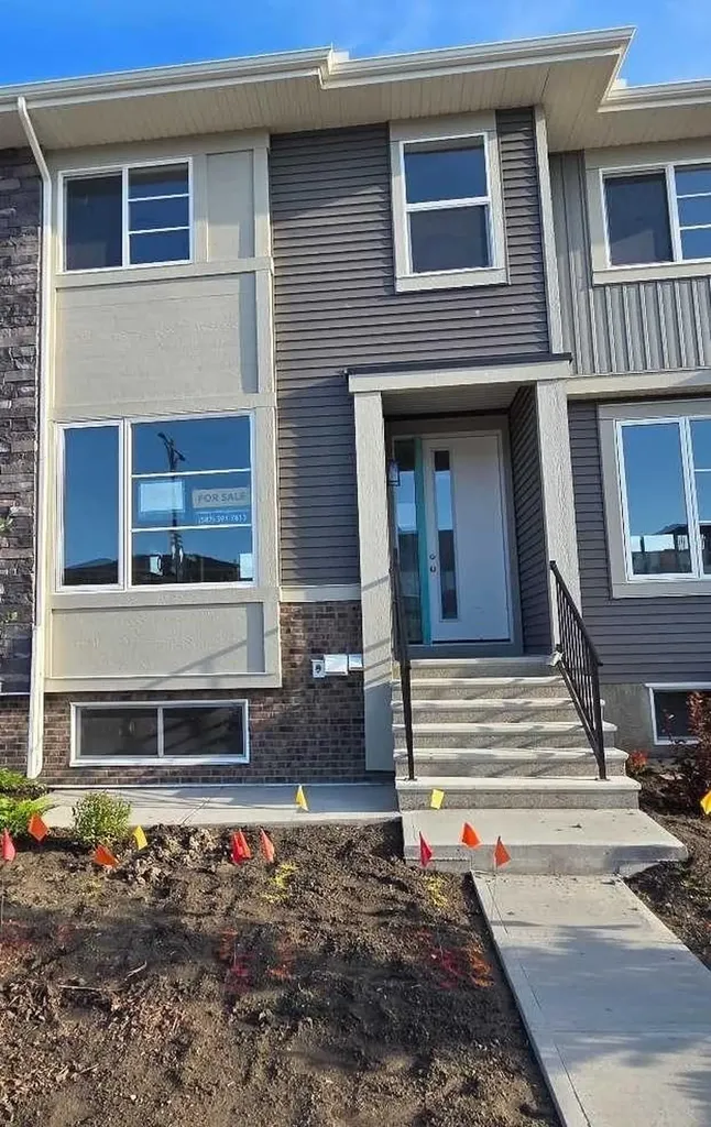 245 Cobblestone Gate SW Airdrie AB T4B 4Z9