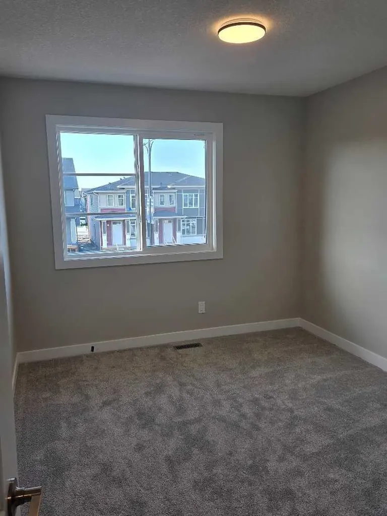 245 Cobblestone Gate SW Airdrie AB T4B 4Z9