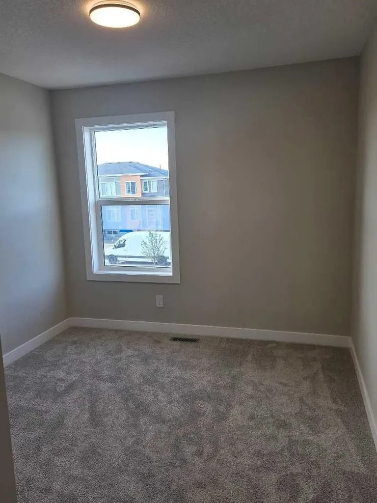 245 Cobblestone Gate SW Airdrie AB T4B 4Z9
