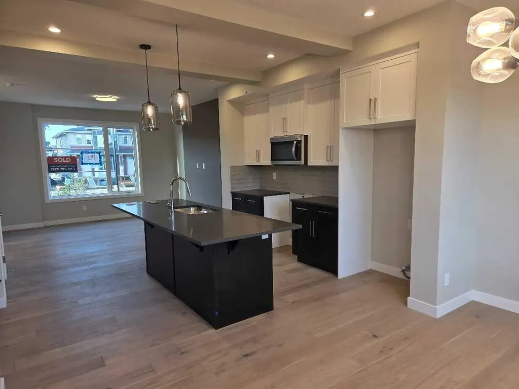 245 Cobblestone Gate SW Airdrie AB T4B 4Z9