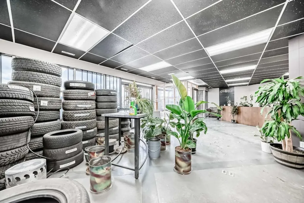 3505 32 Street NE Calgary AB T1Y 5Y9